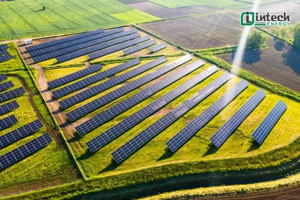 Minh họa các ưu điểm và lợi ích chính của năng lượng mặt trời