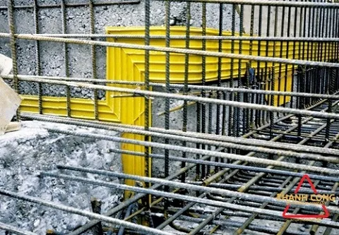 Mô phỏng hình ảnh băng cản nước PVC được gắn vào cốt thép trong ván khuôn