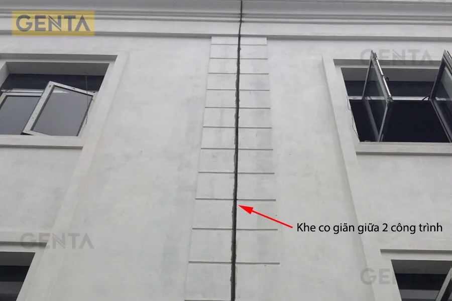 Mô phỏng khe co giãn giữa hai khối công trình bê tông lớn cần xử lý chống thấm khe lún hiệu quả