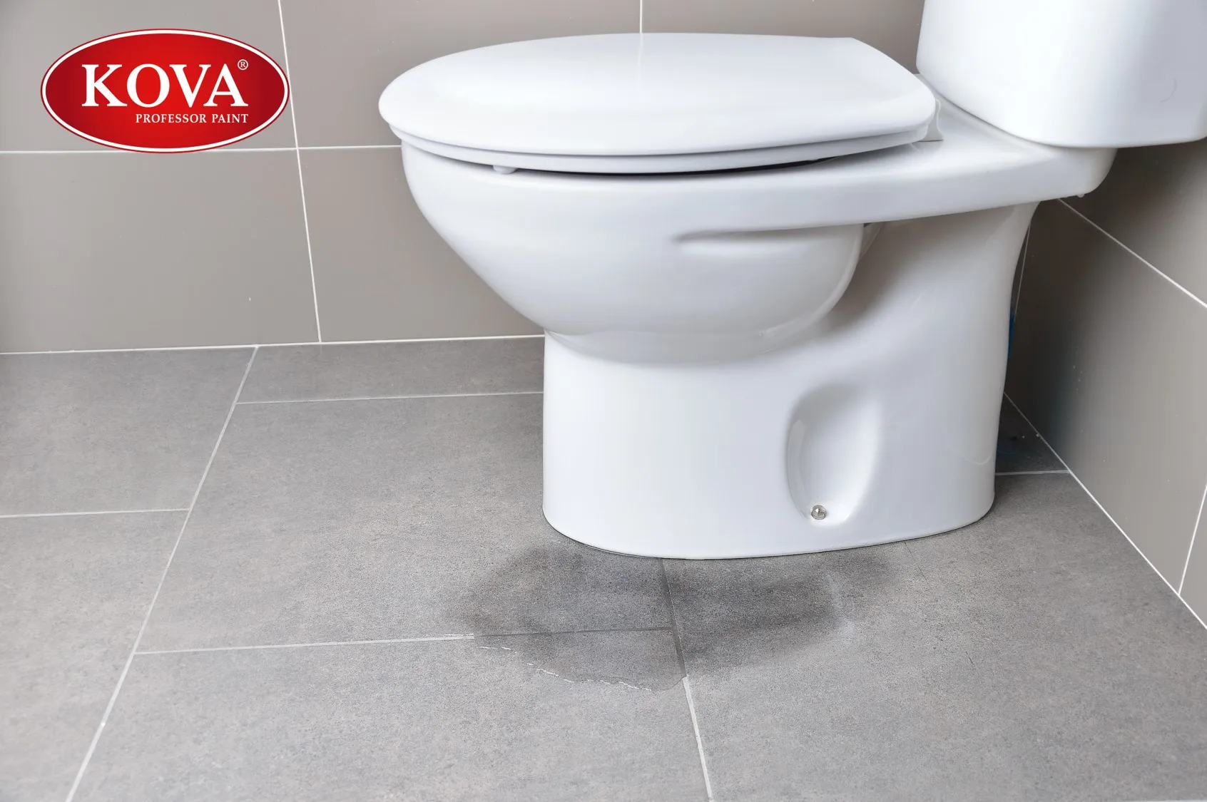 Nền nhà vệ sinh ẩm ướt và các đường ống cấp thoát nước dễ gây thấm dột