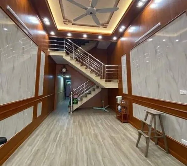 Nhà ống sau khi cải tạo sửa chữa với tấm ốp nhựa PVC