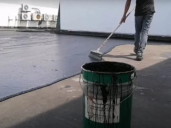 Nhựa đường thường được sử dụng chống thấm sàn, tường bê tông hoặc xi măng