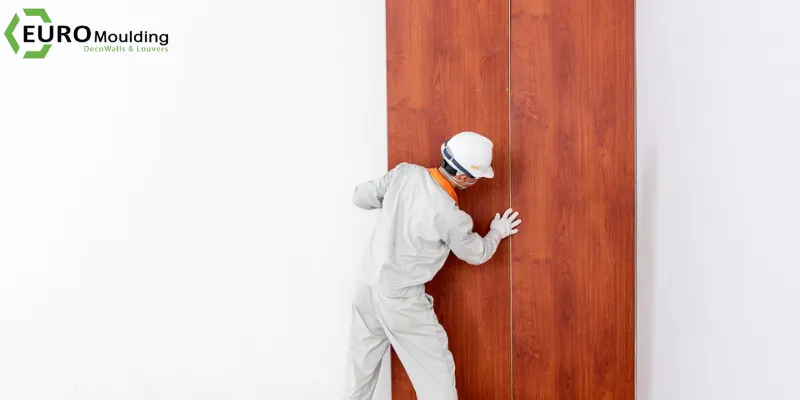 Nhựa ốp tường chống ẩm là gì