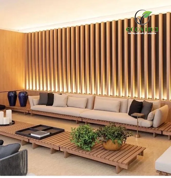 Nội thất phòng khách sang trọng sử dụng tấm composite ốp tường màu nâu trầm, tạo không gian ấm cúng.