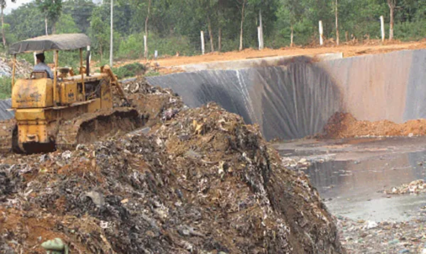 Nước rò rỉ từ bãi chôn lấp rác