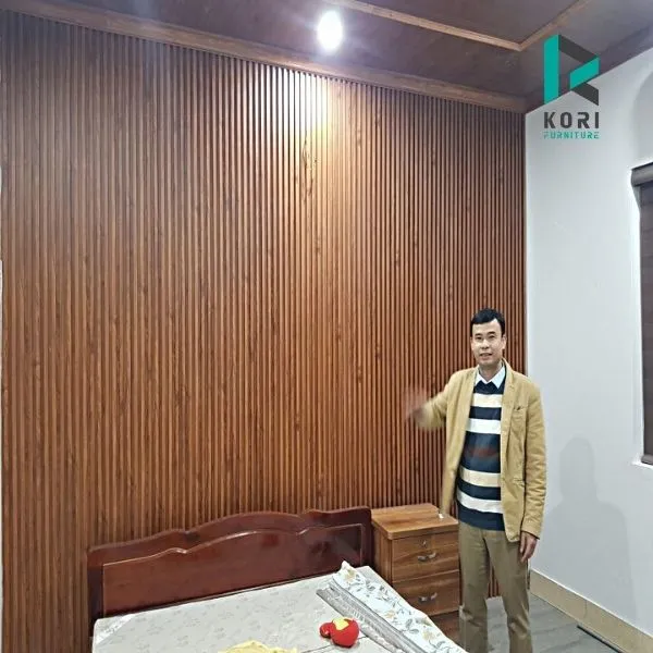 Ốp tấm nhựa lam sóng cho phòng ngủ
