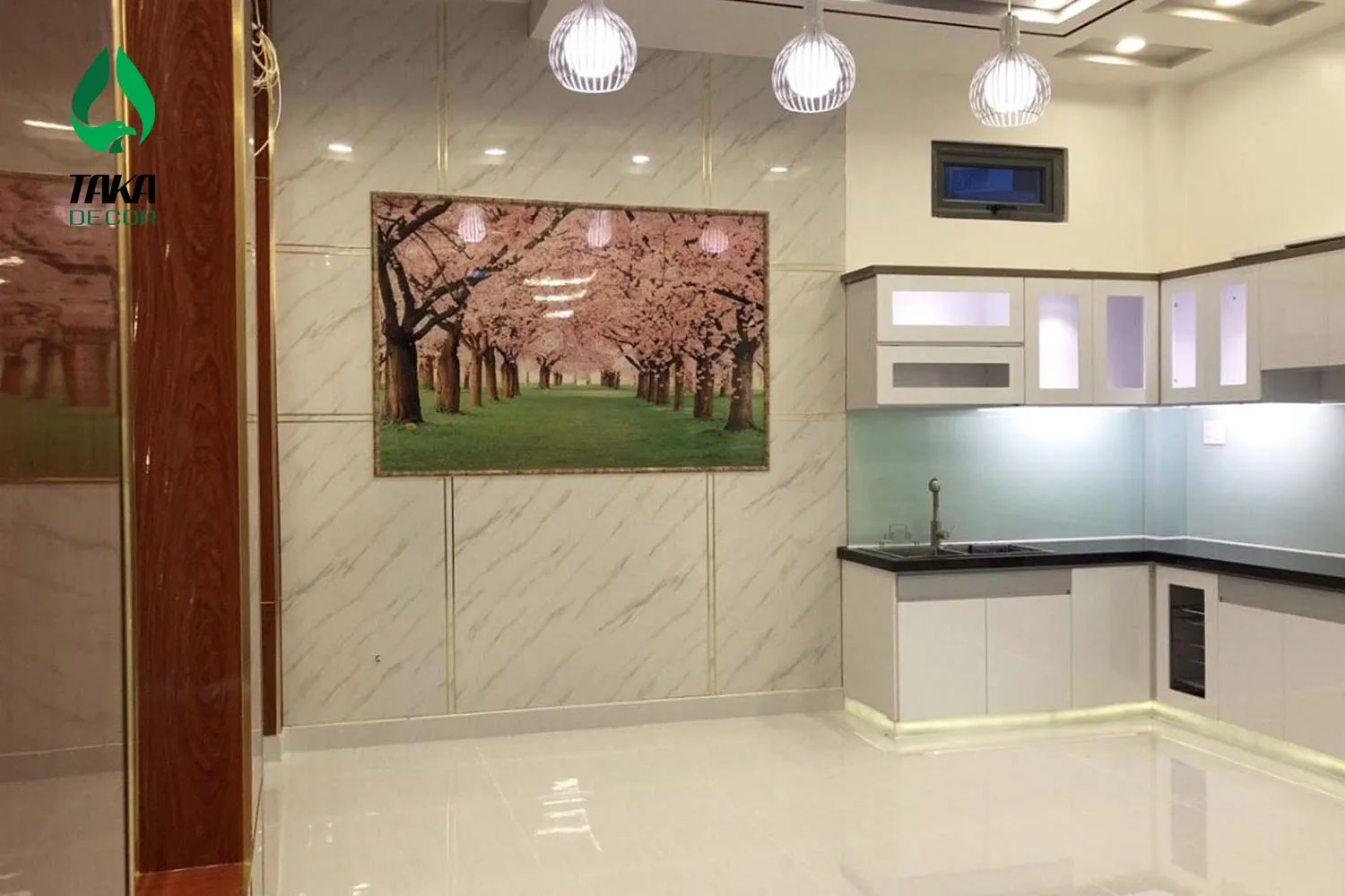 Ốp tường nhựa TAKADECOR cho phòng bếp tiện nghi