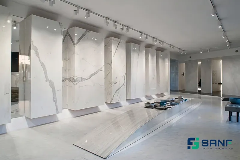 Ốp tường showroom với tấm nhựa PVC vân đá cẩm thạch lớn