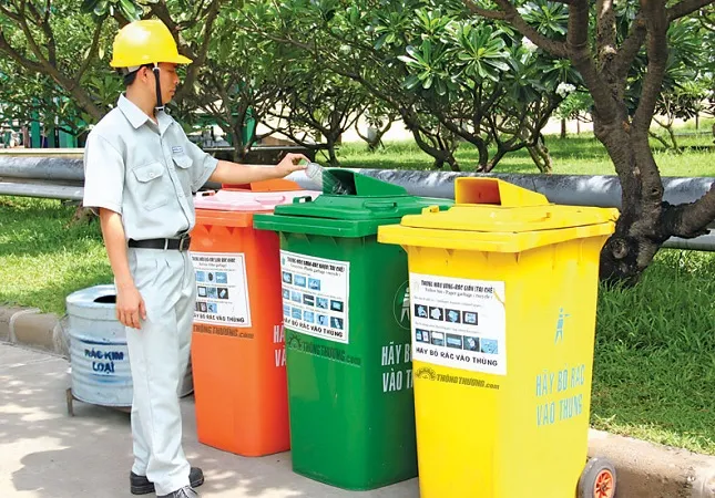 Phân loại rác thải nhựa tại nguồn bởi cộng đồng và dự án Green Life