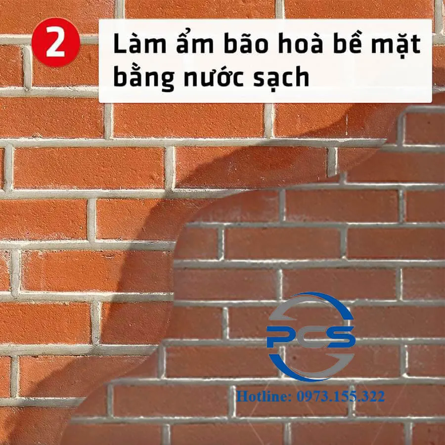 Quy trình bão hòa toàn bộ bề mặt hút nước, đảm bảo không đọng nước trước khi phủ Sika Latex TH