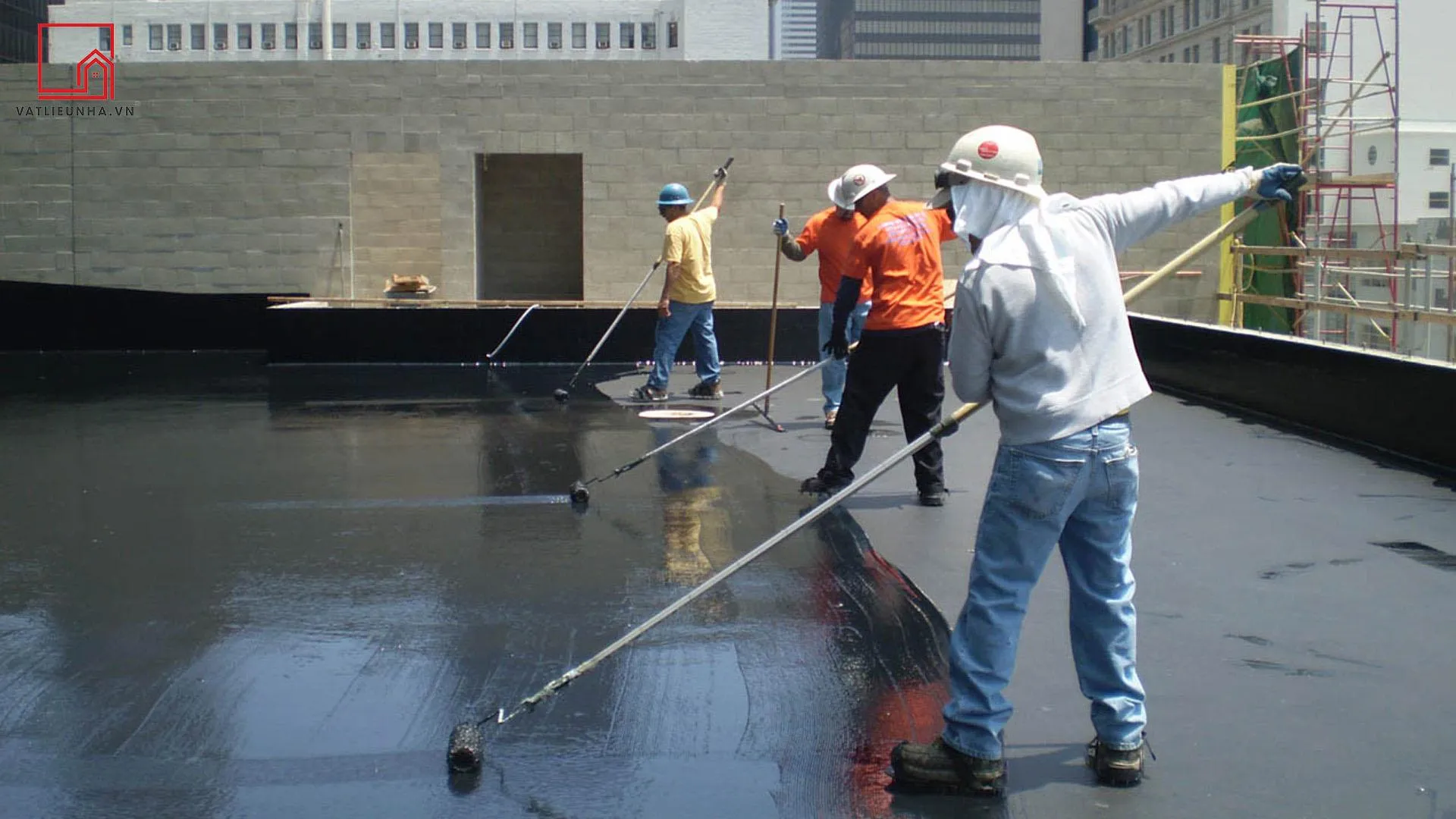Quy trình thi công chống thấm cho hồ cá Koi trên sân thượng, đảm bảo kỹ thuật và độ bền