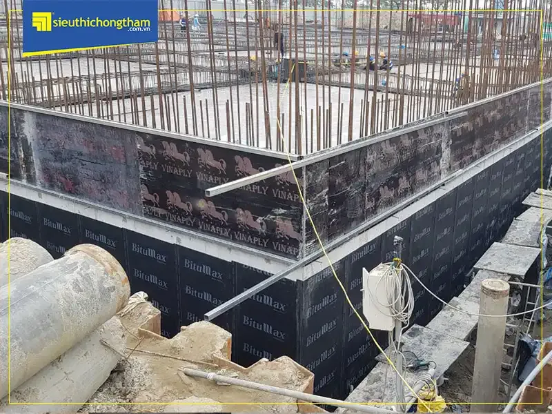 Quy trình thi công chống thấm vách ngoài tầng hầm sử dụng màng bitum