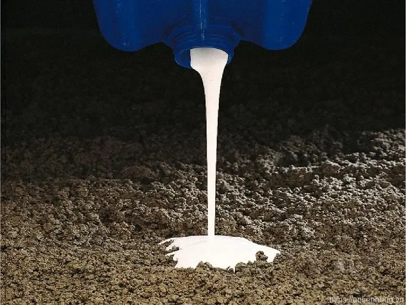 Sản phẩm Mapei Planicrete SP, phụ gia latex cao su tổng hợp đa dụng cho vữa xi măng