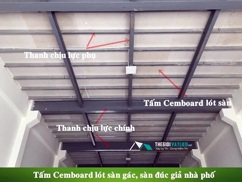 Sân thượng bê tông hoàn thiện với không gian xanh mát