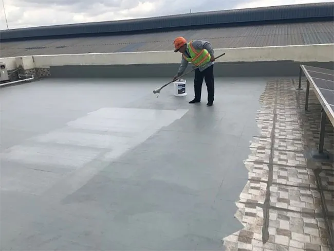 Sân thượng tiếp xúc trực tiếp với nắng mưa, làm tăng nguy cơ thấm dột và cần sơn Kova chống thấm.