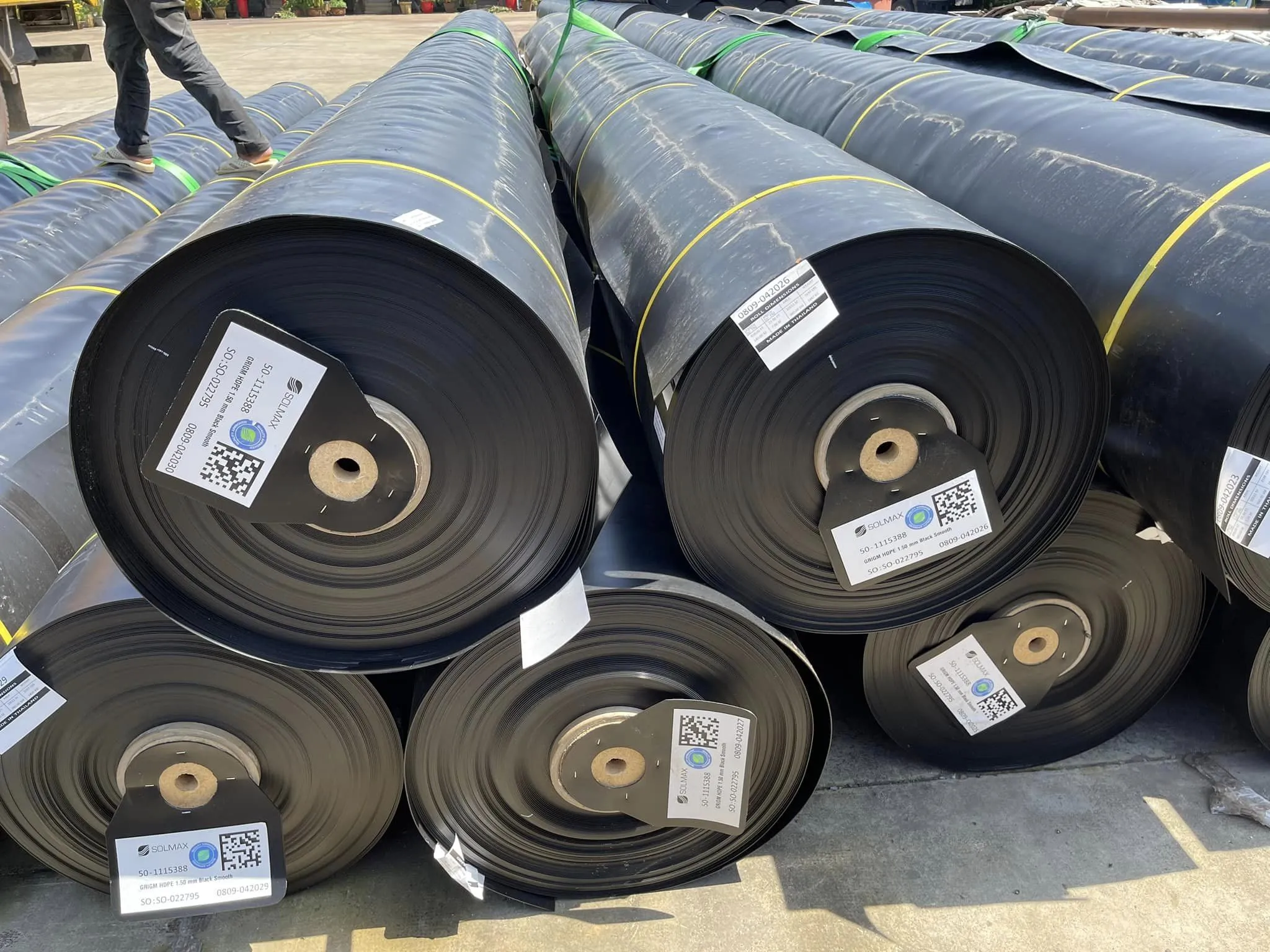 So sánh bạt PVC và HDPE