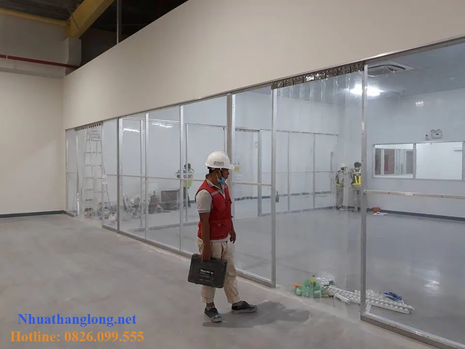 Sử dụng Cuộn màng nhựa PVC sản xuất Vách nhựa trong