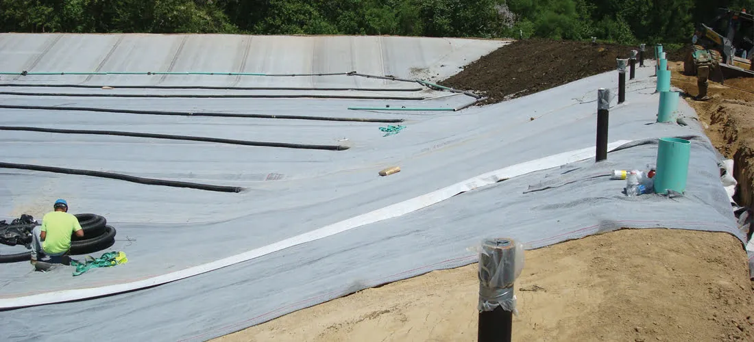 Sử dụng màng HDPE lót phủ bãi rác