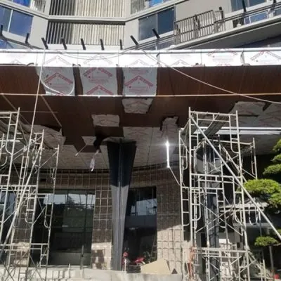 tấm alu vân gỗ sử dụng làm bách dựng mặt tiền tòa nhà