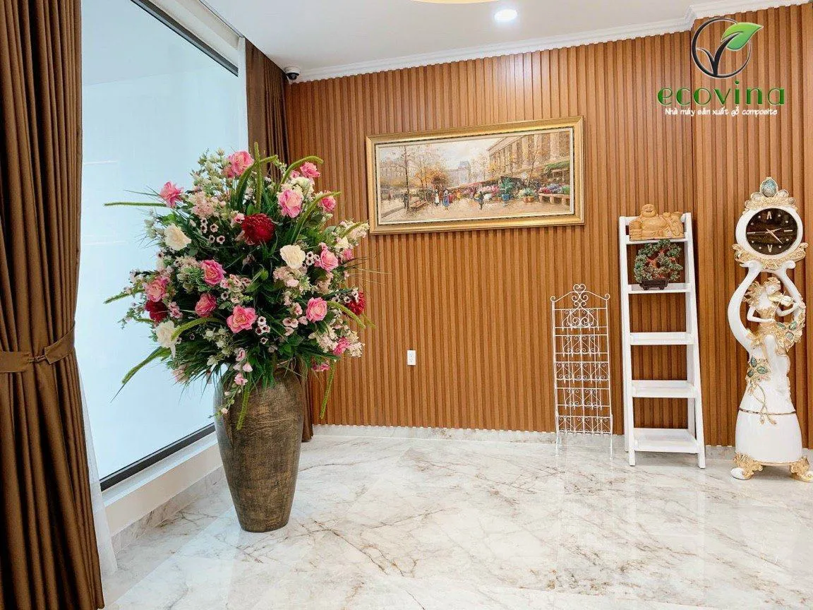 Tấm nhựa composite ốp tường nội thất phòng ngủ, mang lại không gian ấm cúng và hiện đại.