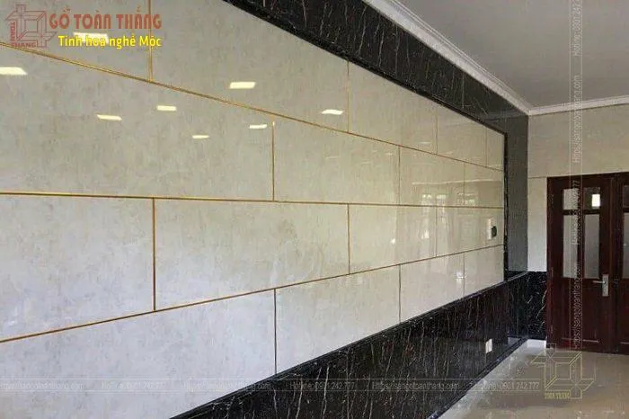 Tấm nhựa giả đá ốp tạo điểm nhấn ở sảnh chính