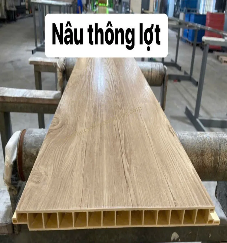 Tấm nhựa lát nền giả gỗ màu nâu thông lợt, phong cách hiện đại