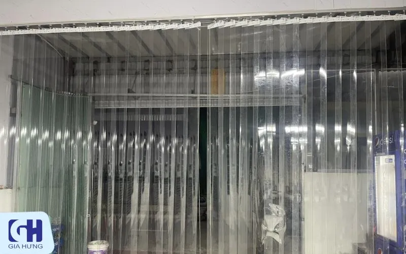 Tấm nhựa ngăn lạnh kéo xếp gọn gàng khi không sử dụng