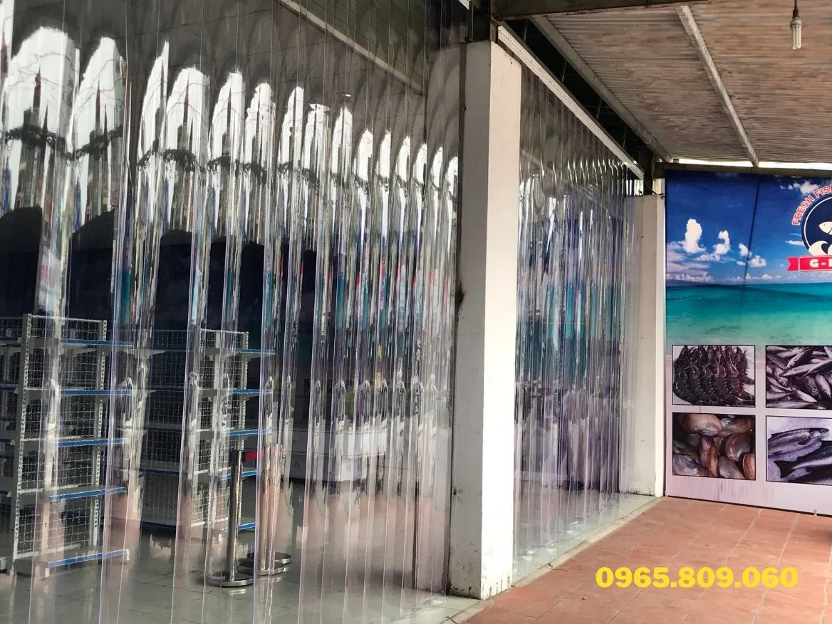 Tấm nhựa ngăn phòng lạnh trắng trong tại cửa ra vào, tối ưu hiệu quả điều hòa