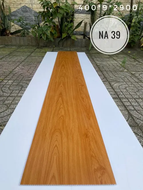 Tấm nhựa ốp trần nhà giả gỗ mã NA 39, phù hợp nhiều phong cách