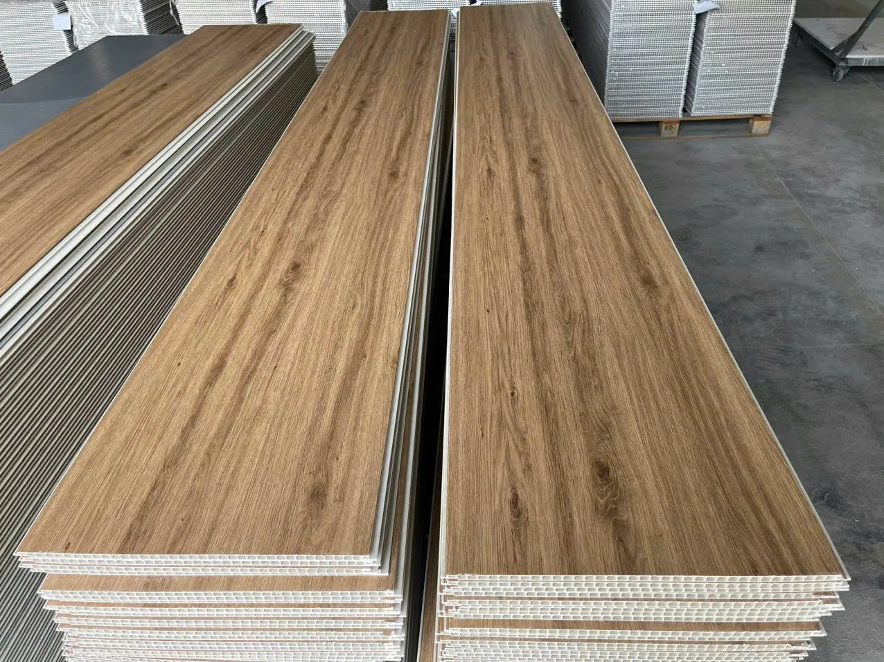 Tấm nhựa ốp trần nhà Nano vân gỗ mã P03, tạo không gian ấm cúng