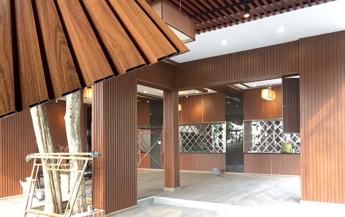 Tấm nhựa ốp tường gỗ composite trong nhà