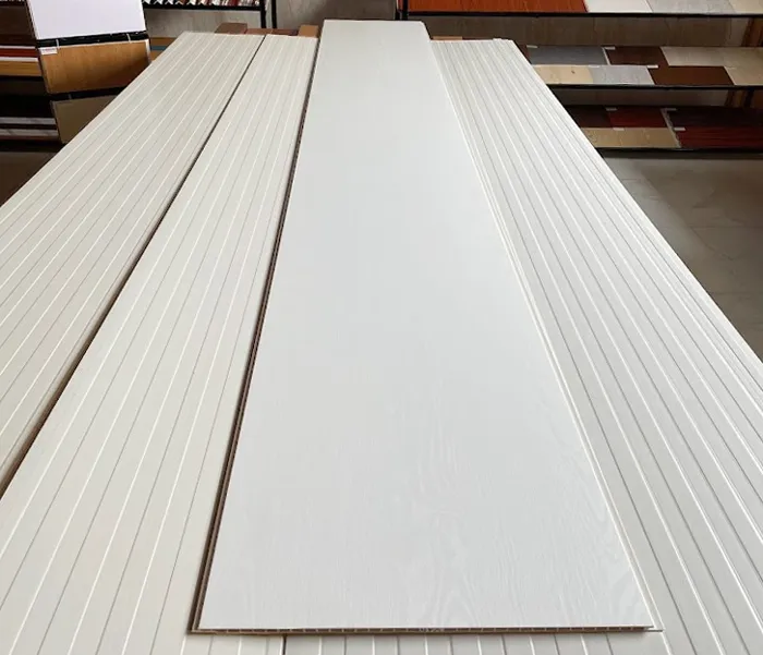 Tấm nhựa ốp tường Nano màu trắng sữa ấm áp và trang nhã