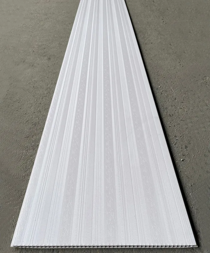 Tấm nhựa ốp tường Nano màu trắng với hoa văn tinh tế, phù hợp cho nhiều phong cách