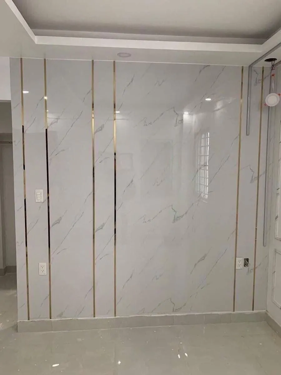 Tấm nhựa ốp tường vân đá PVC màu xám lắp đặt