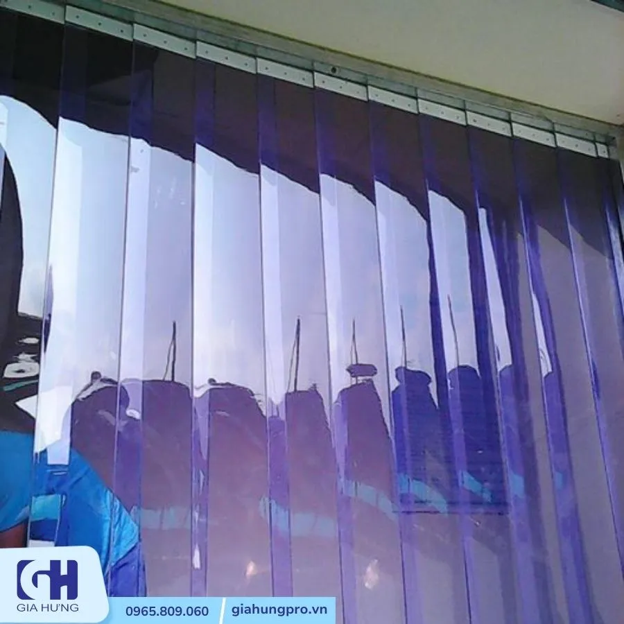 Tấm nhựa PVC ngăn phòng lạnh màu xanh trong cho không gian làm việc