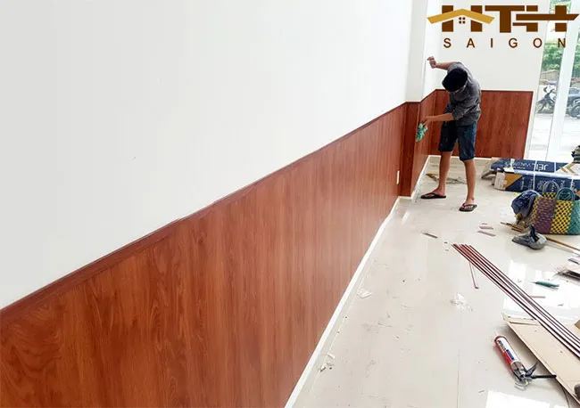 Tấm ốp chân tường nhựa Nano vân gỗ phẳng sang trọng