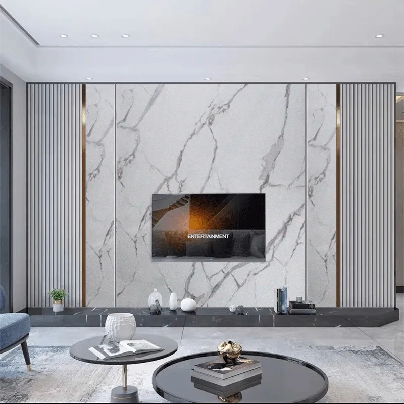 Tấm ốp tường PVC được sử dụng làm vách ngăn trang trí TV, tối ưu không gian và tăng tính thẩm mỹ cho phòng khách.