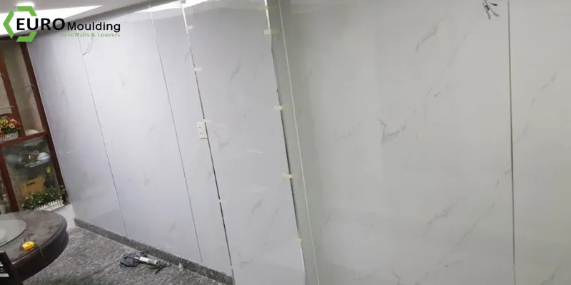 Tấm ốp tường PVC giả đá, giải pháp chống ẩm và trang trí nội thất