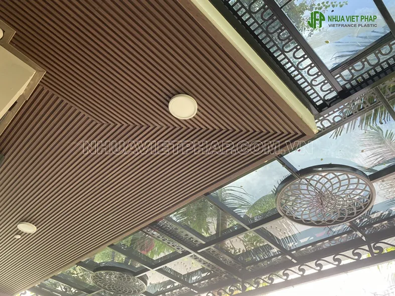 Tấm ốp tường PVC giả gỗ composite
