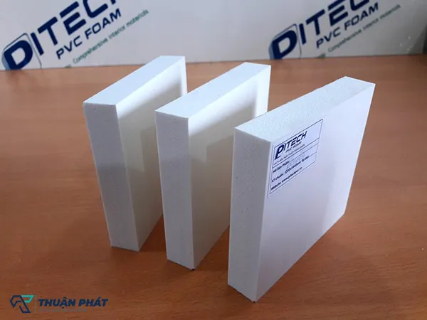 Tấm ván gỗ nhựa Pitech tiêu chuẩn màu trắng, bề mặt mịn đẹp