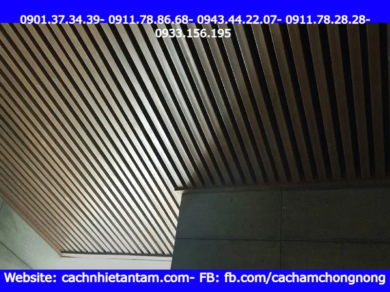 Thanh lam nhựa ốp trần tạo không gian hiện đại