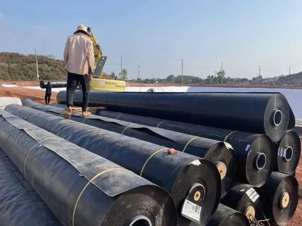 Thi công bạt nhựa HDPE chống thấm trong công trình xây dựng dân dụng