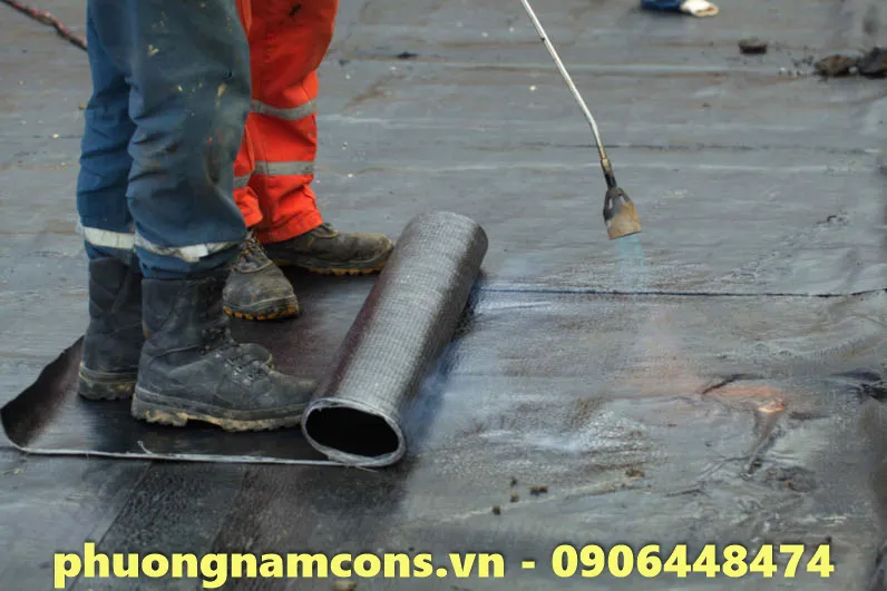 Thi công chống thấm ngược bằng màng khò Bitum cho bể bơi, áp dụng tương tự cho cổ ống