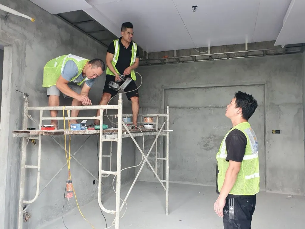 Thi công lắp đặt tấm trần Picomat khung xương inox