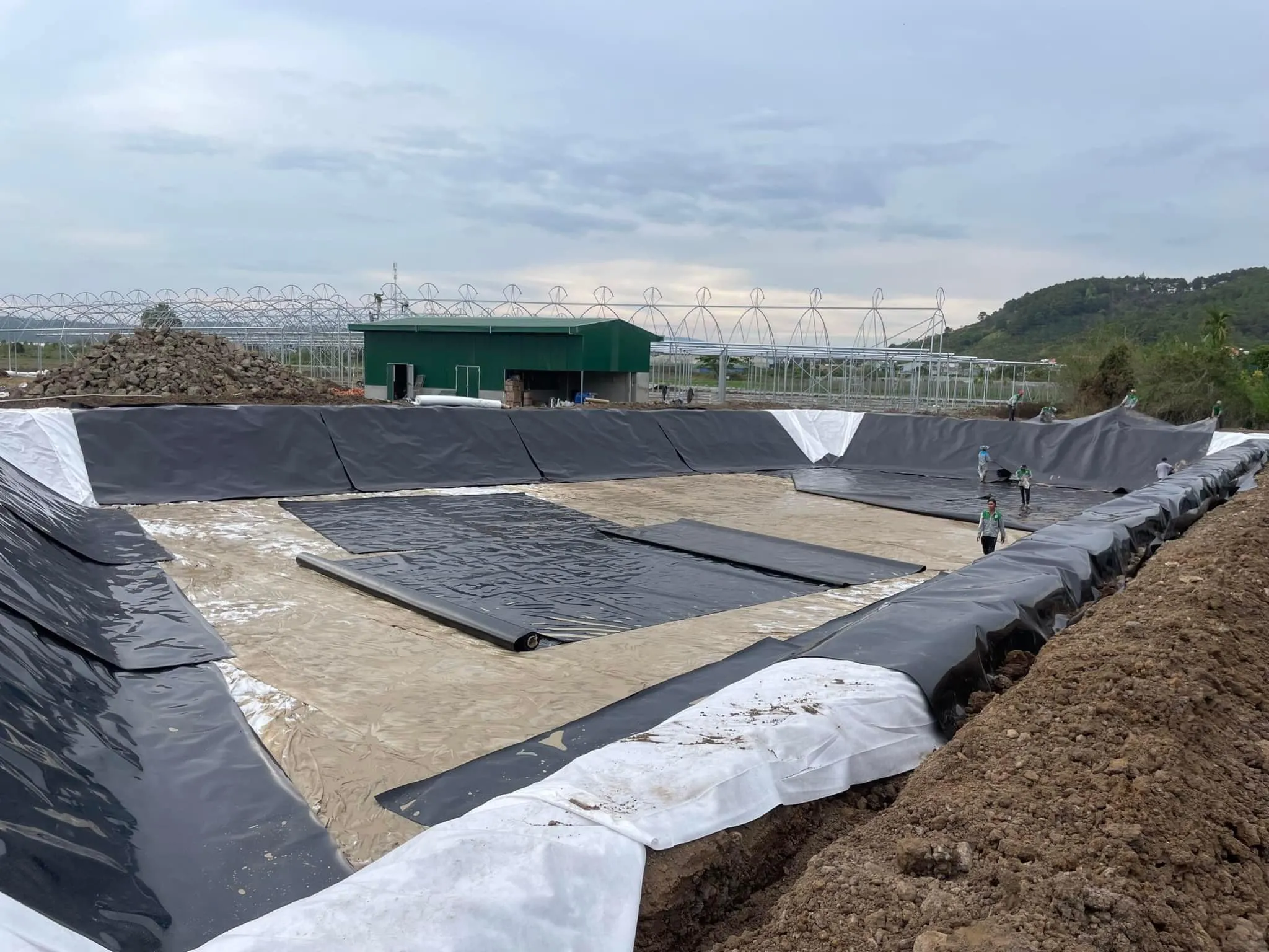 Thi công lót hồ cá bạt nhựa PVC
