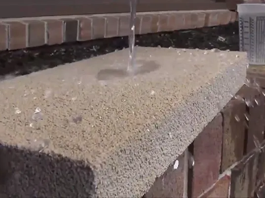 Thi công nước thủy tinh chống thấm trên bề mặt bê tông