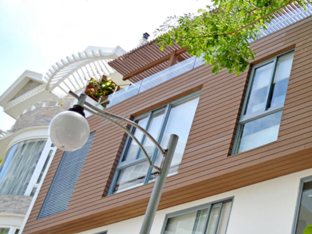 Thi công ốp tường trần gỗ nhựa ngoài trời với Ferino