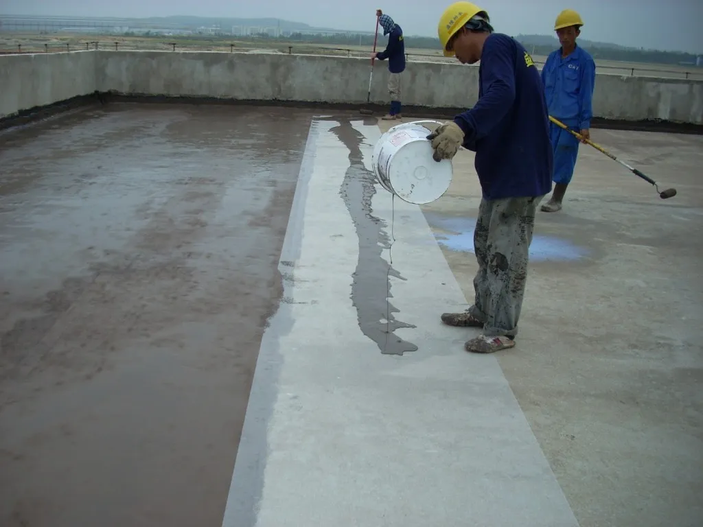 Thi công phủ chống thấm Masterseal 540 kết hợp lưới thủy tinh gia cường trên vết nứt mái bê tông