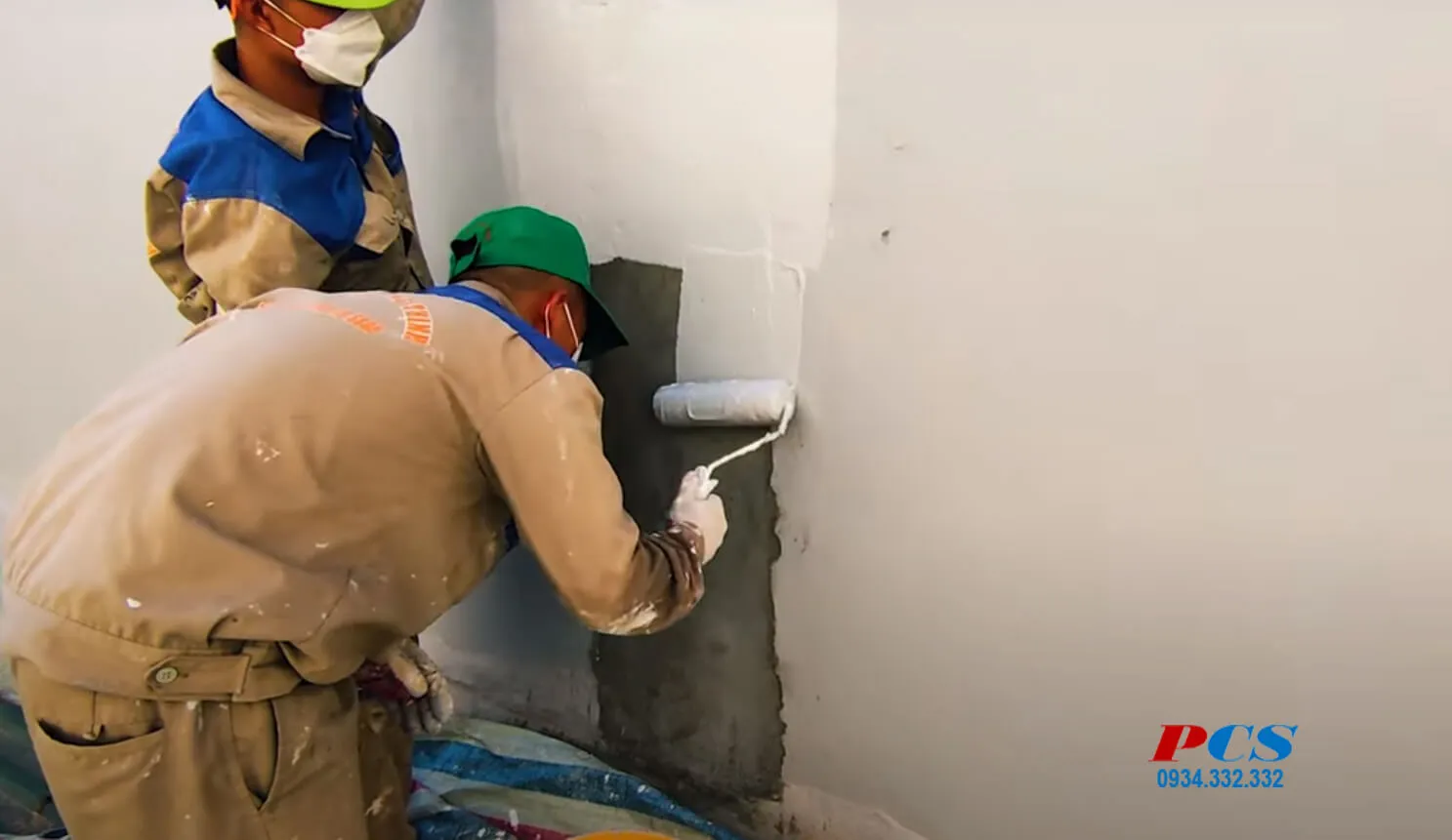 Thi công quét lớp chống thấm thứ nhất