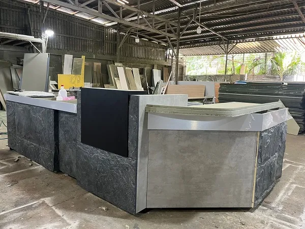 Thi công tấm ốp tường PU foam giả đá để tạo điểm nhấn quầy bar